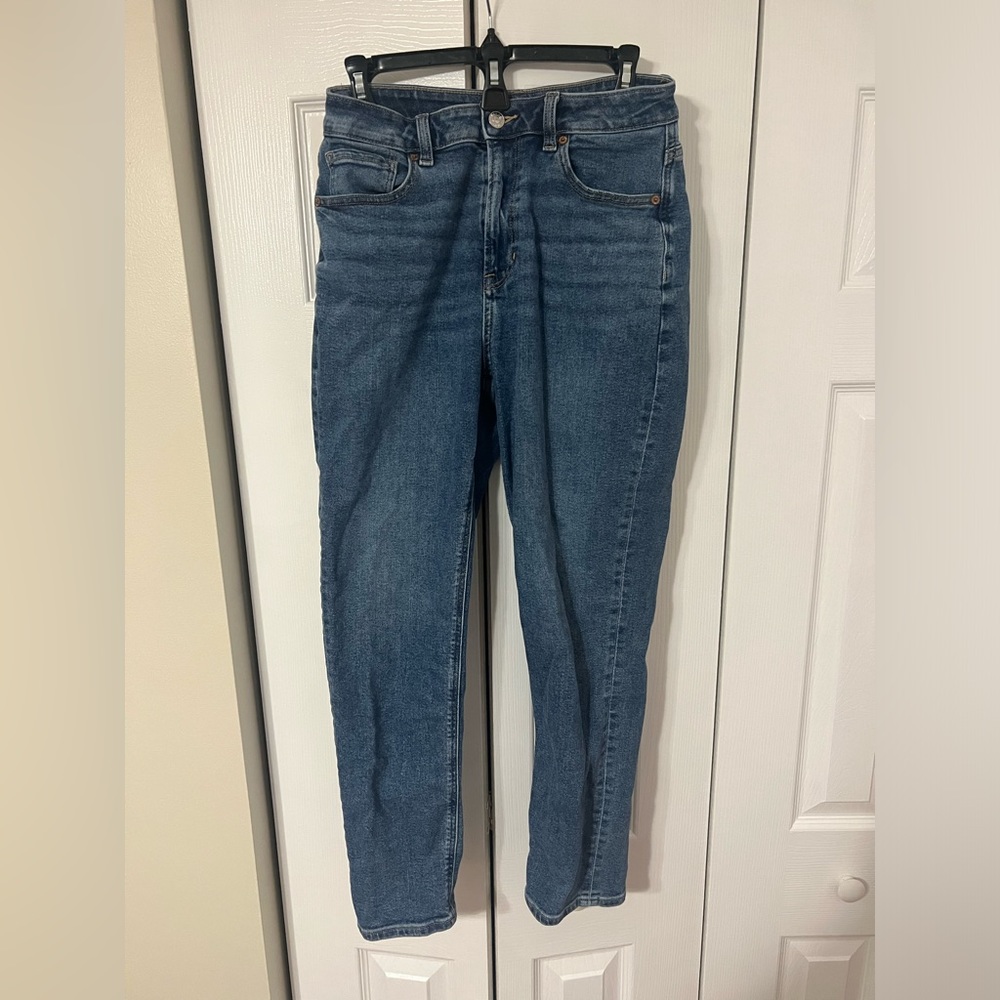 Used American eagle stretch jeans size 6 no stains or blemishes
